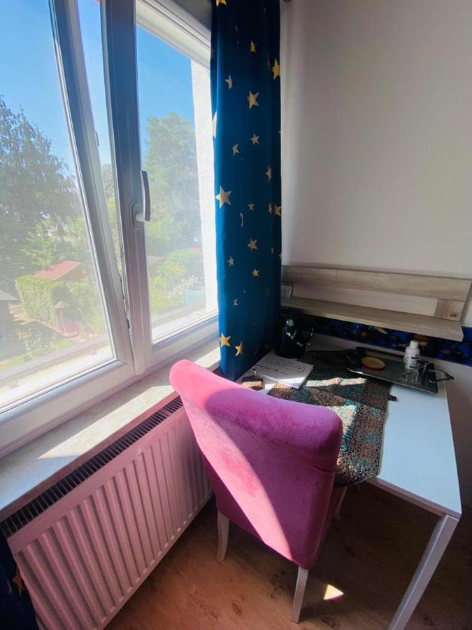 Schoenes Zimmer Im Charmanten Haus Berlim Exterior foto
